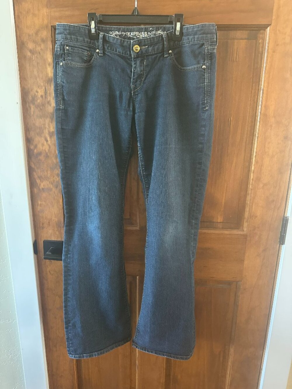 Classic pair of Express blue denim jeans/Flair